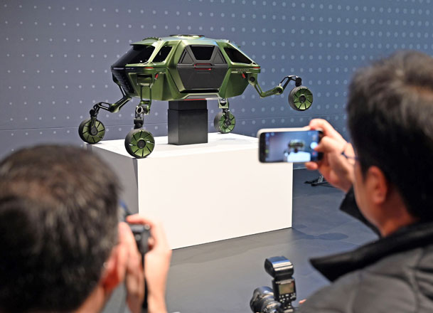 The Hyundai Elevate, an ‘Ultimate Mobility’ concept vehicle, is displayed during the Hyundai press conference at the Mandalay Bay Convention Centre during CES 2019 in Las Vegas, Nevada, on Monday. The ‘walking car’ is envisioned with articulating legs to traverse any terrain making it ideal for mobility for disabled persons as well as for emergency response in natural or man-made disasters (AFP photo)