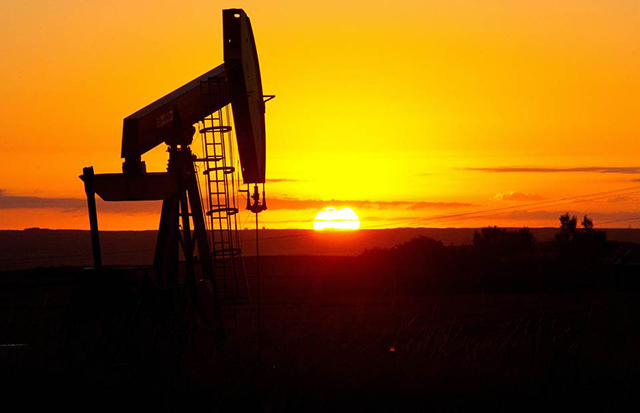 Oil prices drop on Thursday, as markets fail to recover (AFP photo)