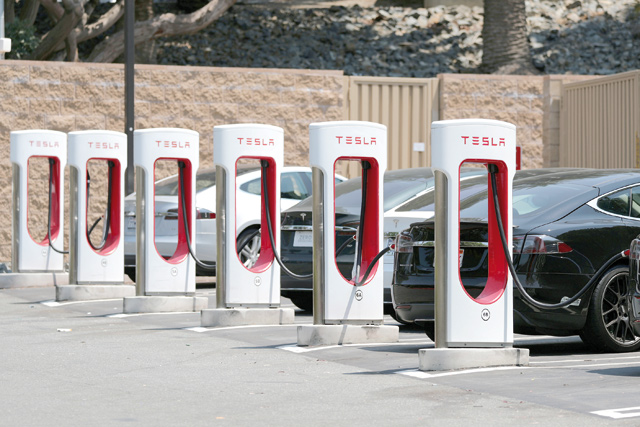 A Tesla electric car supercharger station is seen in Los Angeles, California, US, on August 2, 2018 (Reuters file photo)