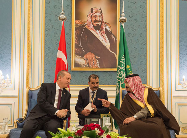  A handout picture released by the Saudi Royal Palace shows Saudi King Salman Bin Abdulaziz meeting with Turkish President Recep Tayyip Erdogan in Riyadh on Tuesday (AFP photo/Saudi Royal Palace/Bandar Al Jaloud)