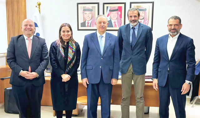 The Jordanian Businessmen Association on Monday holds discussions with Economic and Commercial Attaché at the Spanish embassy in Jordan Victor Suanzes over means to enhance economic, trade and investment cooperation (Petra photo)