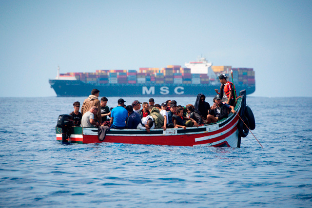 A boat carrying 157 migrants is stranded in the Strait of Gibraltar before being rescued by the Spanish Guardia Civil and the Salvamento Maritimo sea search and rescue agency on Saturday (AFP photo)