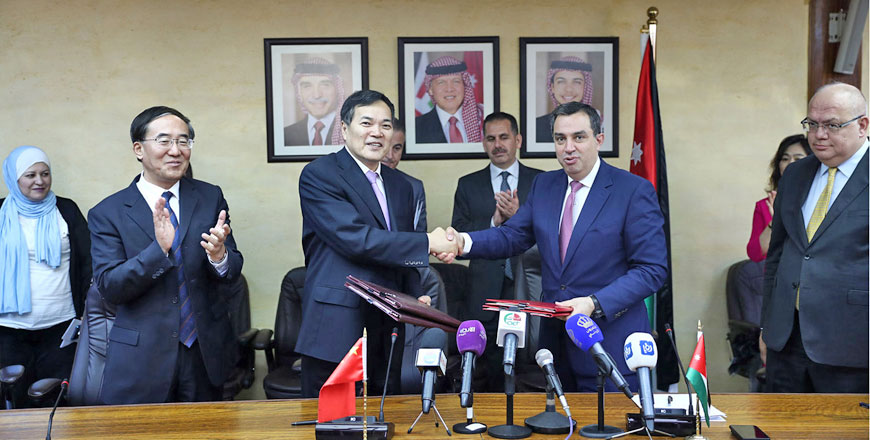 Minister of Planning and International Cooperation Imad Fakhoury and Chinese Deputy Minister of Commerce Qian Keming shake hands following the signing of the minutes of the meetings at the 7th session of the Joint Committee for Economic, Commercial and Technical Cooperation between Jordan and China on Monday  (Petra photo)