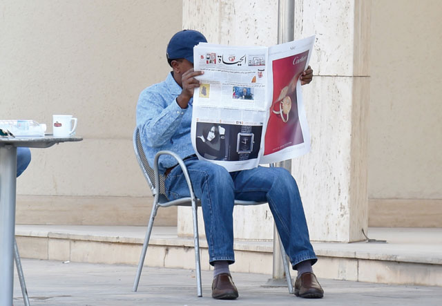 This photo taken on Sunday shows a man reading Al Hayat newspaper at a cafe in the Saudi capital Riyadh (AFP photo)