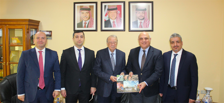 Chairman of Jordanian Businessmen Association Hamdi Tabbaa and Azerbaijani Ambassador Ildar Salimov on Tuesday discuss prospects for strengthening economic, investment and trade relations (Petra photo)