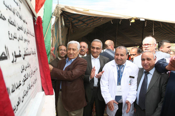 Prime Minister Abdullah Ensour inaugurates the expansion of Ghor Al Safi Public Hospital in Karak on Thursday (Petra photo)