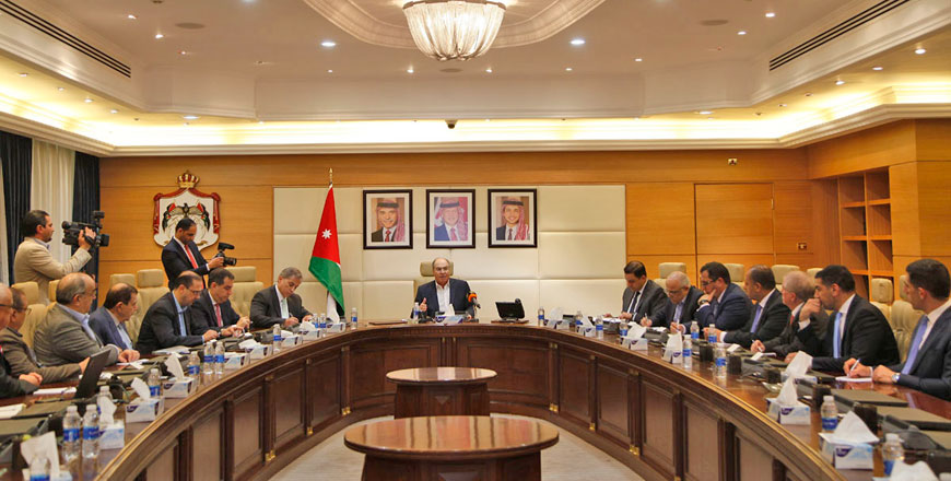 Prime Minister Hani Mulki chairs a meeting of the Economic Policies Council in Amman on Thursday (Petra photo)