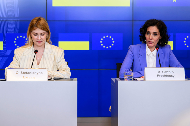 Belgian Foreign Minister Hadja Lahbib (centre) speaks next to Deputy Prime Minister for European and Euro-Atlantic Integration of Ukraine Olga Stefanishyna during a press conference after an Intergovernmental Conference focus on the accession of Ukraine during a General Affairs Council to the European Union at the EU Council building in Luxembourg on Tuesday (AFP photo)