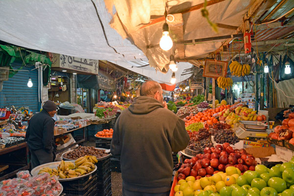 The Kingdom exported to Gulf countries more than 2,000 tonnes of agricultural produce on Wednesday, and over 800 tonnes on Tuesday, according to official figures (Photo by Amjad Ghsoun)