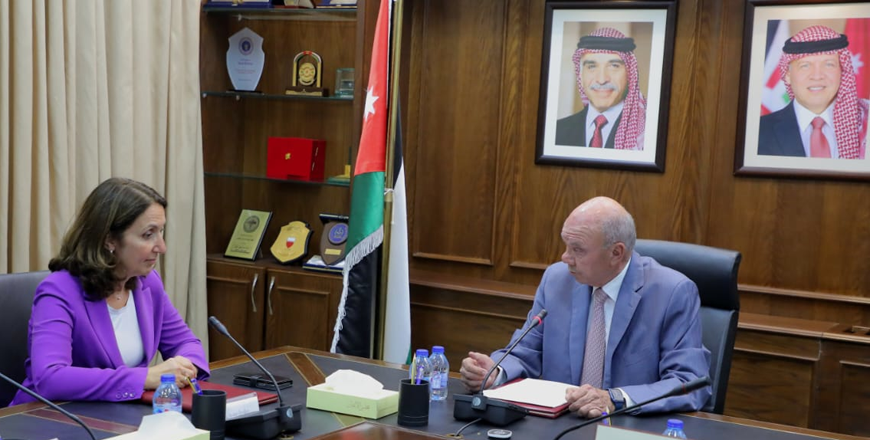 Senate President Faisal Fayez meets on Sunday with Vice President of the German Bundestag Aydan Özoğuz over Amman-Berlin relations and regional developments  (Petra photo)