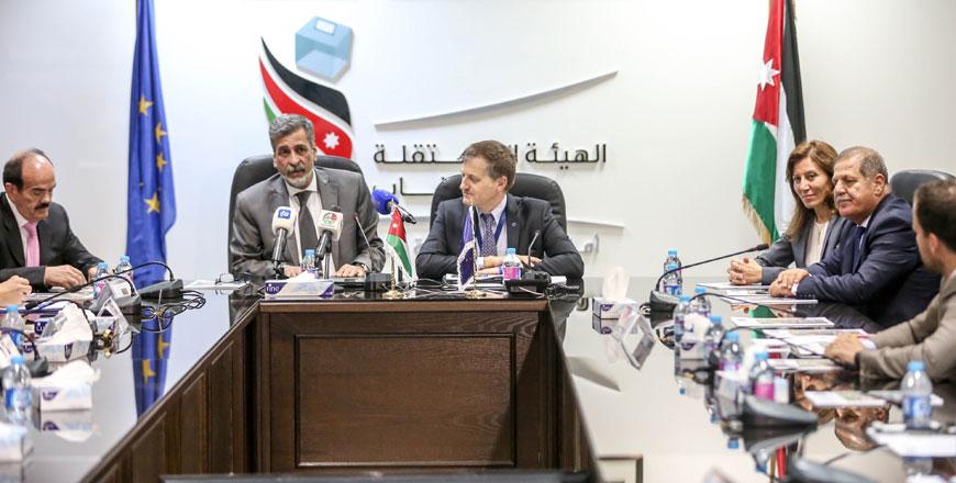 President of the Independent Election Commission Khaled Kalaldeh (centre left) and EU Ambassador to Jordan Andrea Matteo Fontana (centre right) speak to the press in Amman on Wednesday after signing a deal under which the EU will send an observation mission during the upcoming elections (JT photo)