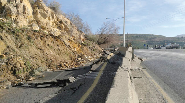 The landslide on the the road connecting Amman and Irbid forced the authorities to close the highway on Tuesday (Petra photo)
