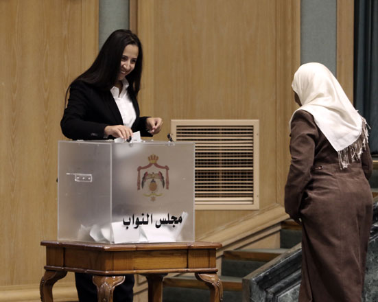 A lawmaker casts her ballot during the election of members of the Lower House’s permanent office on Tuesday (Photo by Osama Aqarbeh)