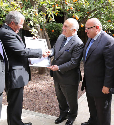  HRH Prince Hassan receives a letter of appreciation from Jerusalemites in Amman on Wednesday (Petra photo)