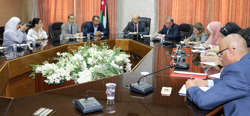 Education Minister Omar Razzaz discusses the General Secondary Education Certificate Examination future changes during a meeting with journalists on Sunday (Petra photo)
