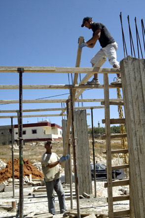 A total of 42,739 workers in 3,717 construction institutions are registered in the Social Security Corporation, while the overall number of workers in the sector is estimated at over 140,000 (File photo)