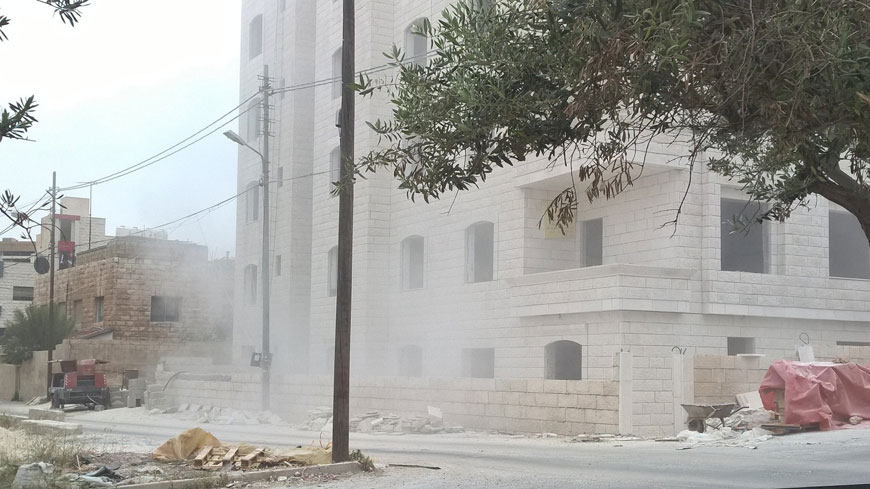 Those who violate the regulations on sandblasting  face a minimum prison term of 30 days and a maximum of three months or are fined JD300 to JD5,000 (Photo by Hana Namrouqa)