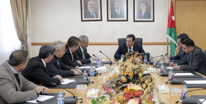 Lower House Speaker Atef Tarawneh meets with heads of medical sector syndicates in Amman on Wednesday (Petra photo)