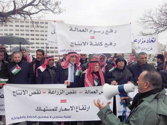 Farmers protest outside Parliament in Abdali on Tuesday (Petra photo)