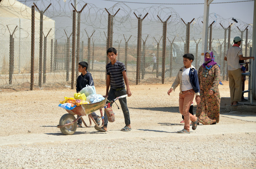 Syrian refugees recently carry food items at the Zaatari Refugee Camp, some 90km northeast of Amman (File photo)