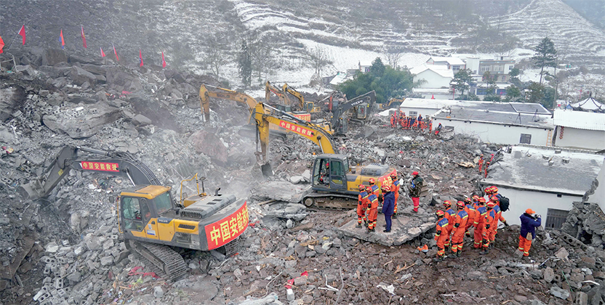 Rescue workers search for missing victims at a landslide site, a day after a landslide hits Liangshui village in Zhaotong, in southwestern China's Yunnan province on Sunday (AFP photo)