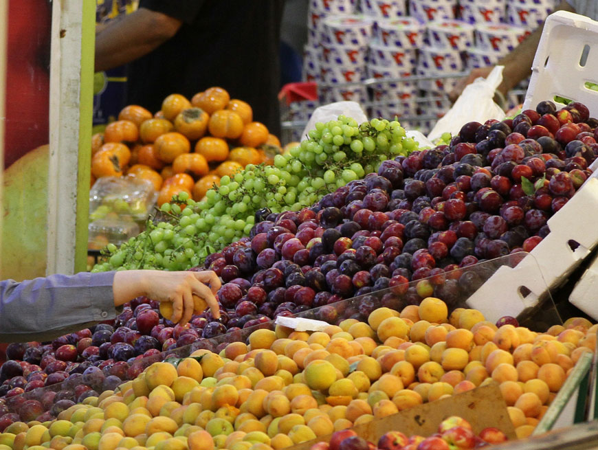 The country is witnessing abundance in production of fruits and vegetables this year that covers both the needs of the local market and exports, according to the Merchants Union of Vegetables and Fruits Exporters (Photo by Hassan Tamimi)