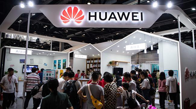 Attendees visiting a Huawei exhibition stand during the Consumer Electronics Expo in Beijing on August 2, 2019 (AFP photo)