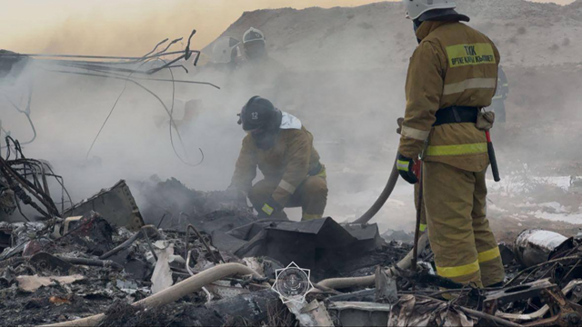 In this handout picture released by Kazakhstan's emergency situations ministry, emergency specialists work at the crash site of an Azerbaijan Airlines passenger jet near the western Kazakh city of Aktau on December 25, 2024 (AFP photo)