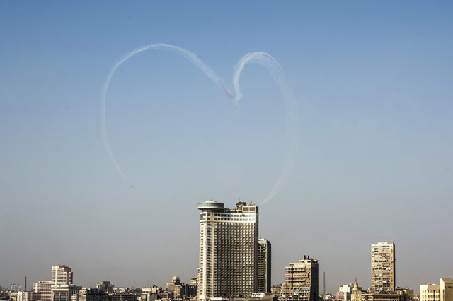 Egyptian jet fighters trail smoke as they fly over Tahrir Square in the capital Cairo on Thursday, during a celebration of the third anniversary of the protests that led to the ousting of president Mohamed Morsi (AFP photo)