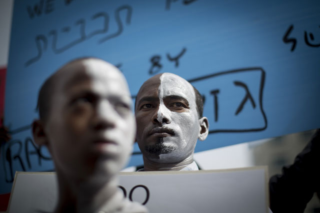 Rwandan refugees living in Israel stage a demonstration after Israeli authorities’ decision on the deportation of refugees, in front of the Rwandan embassy in Tel Aviv, Israel, on Wednesday (Anadolu Agency photo)