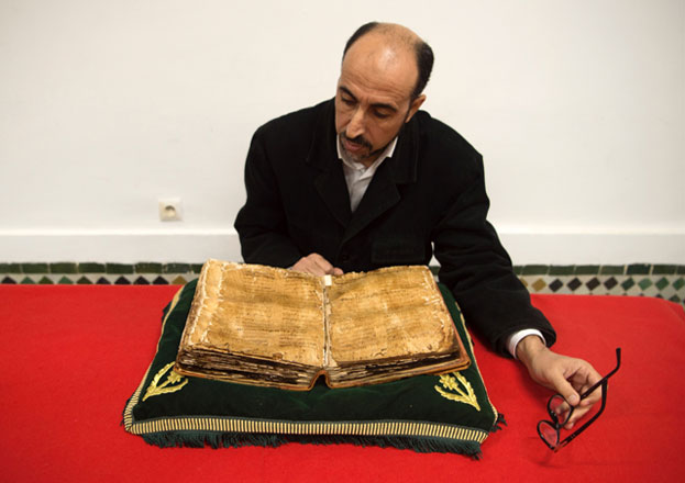 A man reads an encyclopedia about Maliki Muslim doctrine at the Qarawyin library in the Moroccan city of Fez on November 21 (AFP photo)