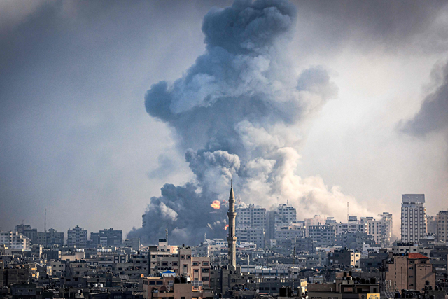 Smoke plumes billow during Israeli air strikes in Gaza City on October 12 (AFP photo)