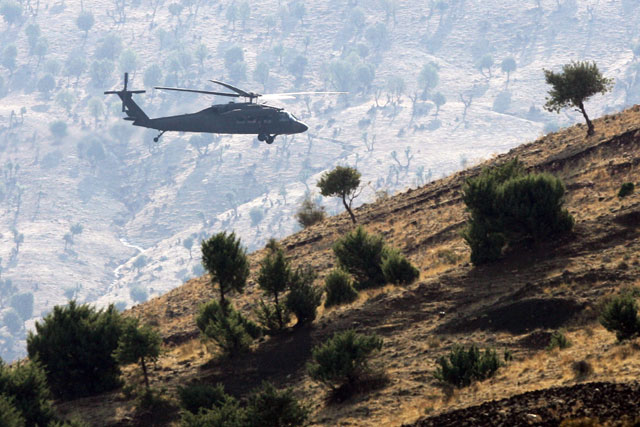 In this file photo taken on October 31, 2007, a Turkish army helicopter flies over mountains in the province of Sirnak, near the Turkish-Iraqi border, south-eastern Turkey (AFP photo)