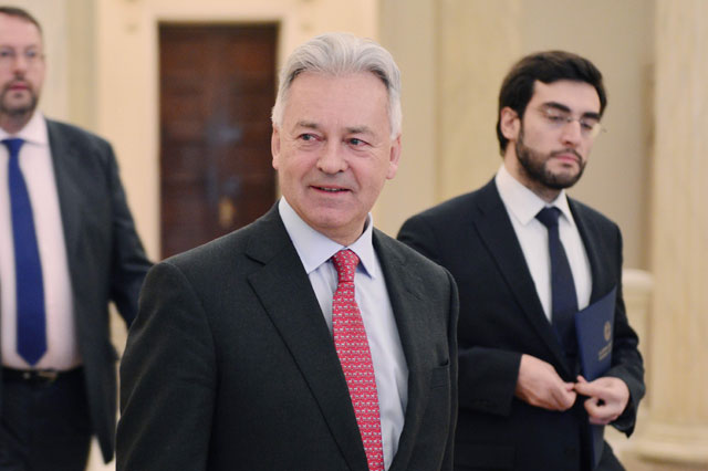 Senior British Foreign Office official Alan Duncan is seen prior to a meeting in Athens on Thursday, one week ahead of a summit in Geneva aimed at reunifying Cyprus (AFP photo)