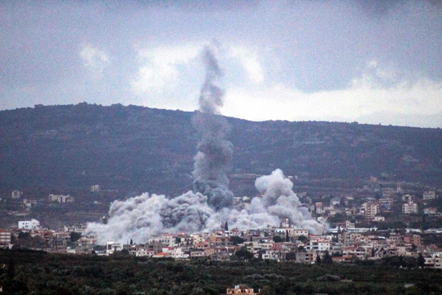 This picture taken from the southern lebanese city of Tyre shows rising from the site of an Israeli airstrike that targeted the village of Deir Qanoun Ras al-Ain on November 24, 2024 (AFP photo)