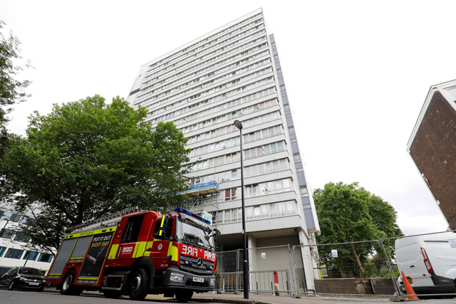 A fire engine parks outside Braithwaite House residential block in Islington in north London on Saturday (AFP photo)
