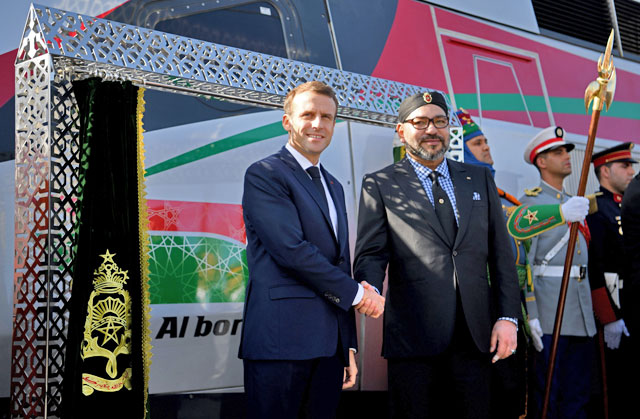 French President Emmanuel Macron (left) and Moroccan King Mohammed VI shake hands as they inaugurate a high-speed line at Tangiers train station on Thursday (AFP photo)