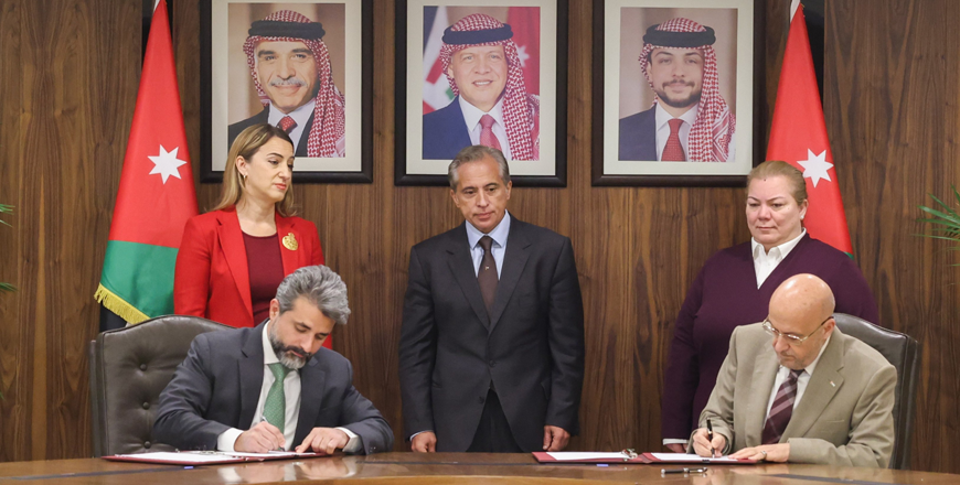 Prime Minister Jafar Hassan attends on Sunday the signing of the preliminary agreement for the Aqaba-Amman Water Desalination and Conveyance Project. Minister of Water and Irrigation Raed Abu Saud and Director of Meridiam in Jordan Jad Hariri sign the agreement  (Petra photo)