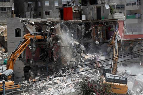 Israeli machinery demolish a Palestinian house in the Arab East Jerusalem neighbourhood of Silwan on Tuesday (AFP photo)