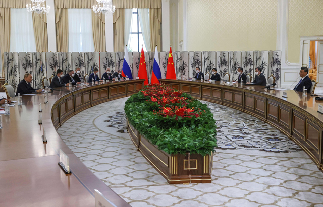 Russian President Vladimir Putin meets with China's President Xi Jinping on the sidelines of the Shanghai Cooperation Organisation leaders' summit in Samarkand on Thursday (AFP photo)