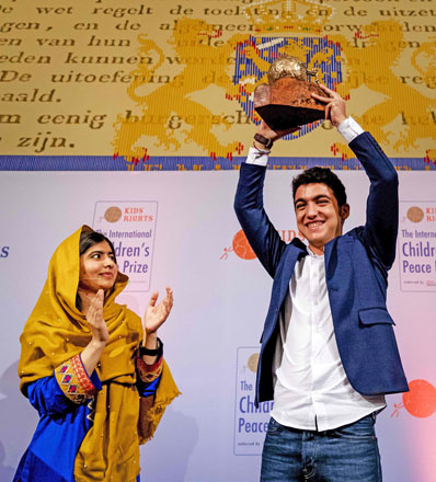 16-year old Syrian Mohamad Al Jounde (right) celebrates after receiving the International Children’s Peace Prize, given to him by Pakistani activist and Nobel Peace Prize laureate Malala Yousafzai on Monday at the Ridderzaal in The Hague (AFP photo)