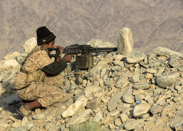 A fighter loyal to Yemen's Saudi-backed government mans a position at the frontline facing Iran-backed Houthi rebels in the country's northeastern province of Marib, on Saturday (AFP photo)