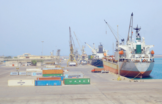 A photo taken on May 28 shows loading docks at the port of Yemen's Red Sea coastal city of Hodeida, around 230 kilometres west of the capital (AFP photo)