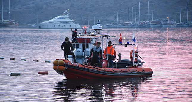Emergency response and rescue personnel returning to port in Budrom, Turkey, on Monday (Anadolu Agency photo)