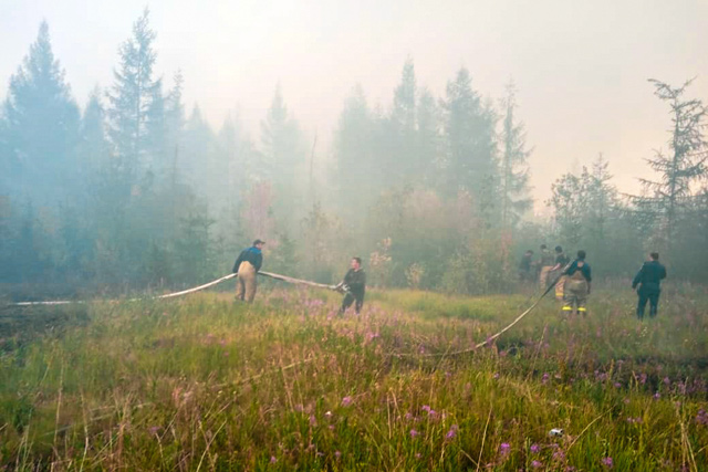 This grab taken from an undated handout video shows firefighters fighting to extinguish forest fires near the village of Batagay, Sakha Republic, in Yakutia (AFP photo)