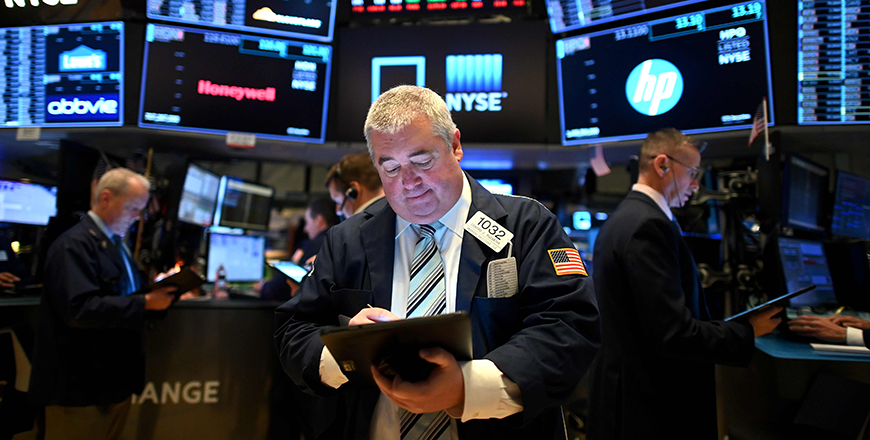 Traders work during the opening bell at the New York Stock Exchange on March 19, 2020, at Wall Street in New York City. (AFP file photo)