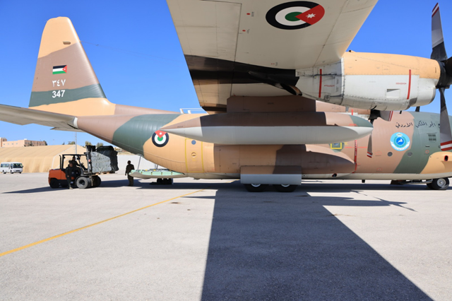 Following Royal directives, the Jordan Armed Forces-Arab Army on Monday carries out seven joint airdrops of aid to the north of the war-ravaged Gaza Strip (Petra photo)