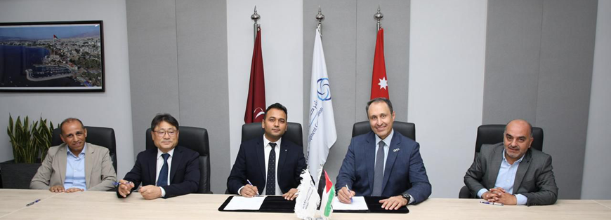 The Aqaba Development Corporation on Monday signs a $125-worth agreement with a consortium of international companies to develop the Aqaba's Liquefied Natural Gas Terminal (Petra photo)