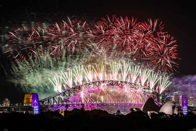 Fireworks light up the midnight sky over Sydney Harbour Bridge and Sydney Opera House during 2025 New Year’s Day celebrations in Sydney on January 1, 2025 (AFP photo)
