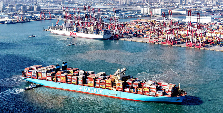 A cargo ship loaded with containers sails from the Qingdao port in Qingdao, in eastern China's Shandong province on Thursday. China OUT   (AFP photo)